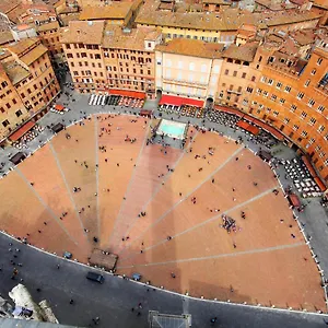  Apartamento Stilmoderno In Siena's Historic Center, Just Steps From Piazza Del Campo Italia